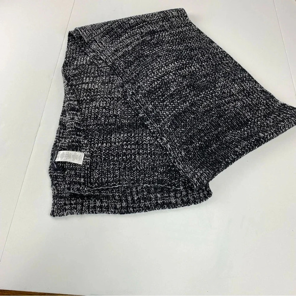 French Connection Black White Ribbed Chunky Knit Scarf New Without Tags - Picture 1 of 2